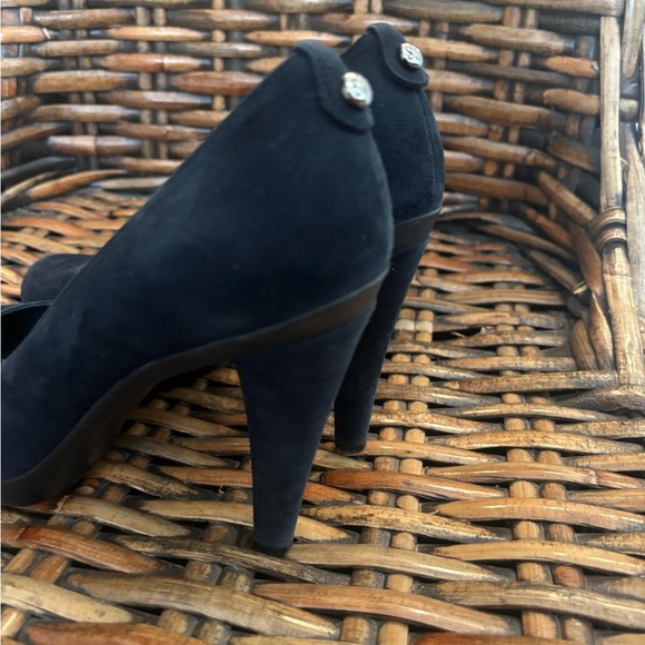 Stuart Weitzman navy suede  Women's Heels in size 7.5 Only worn a few times ! - Picture 11 of 16